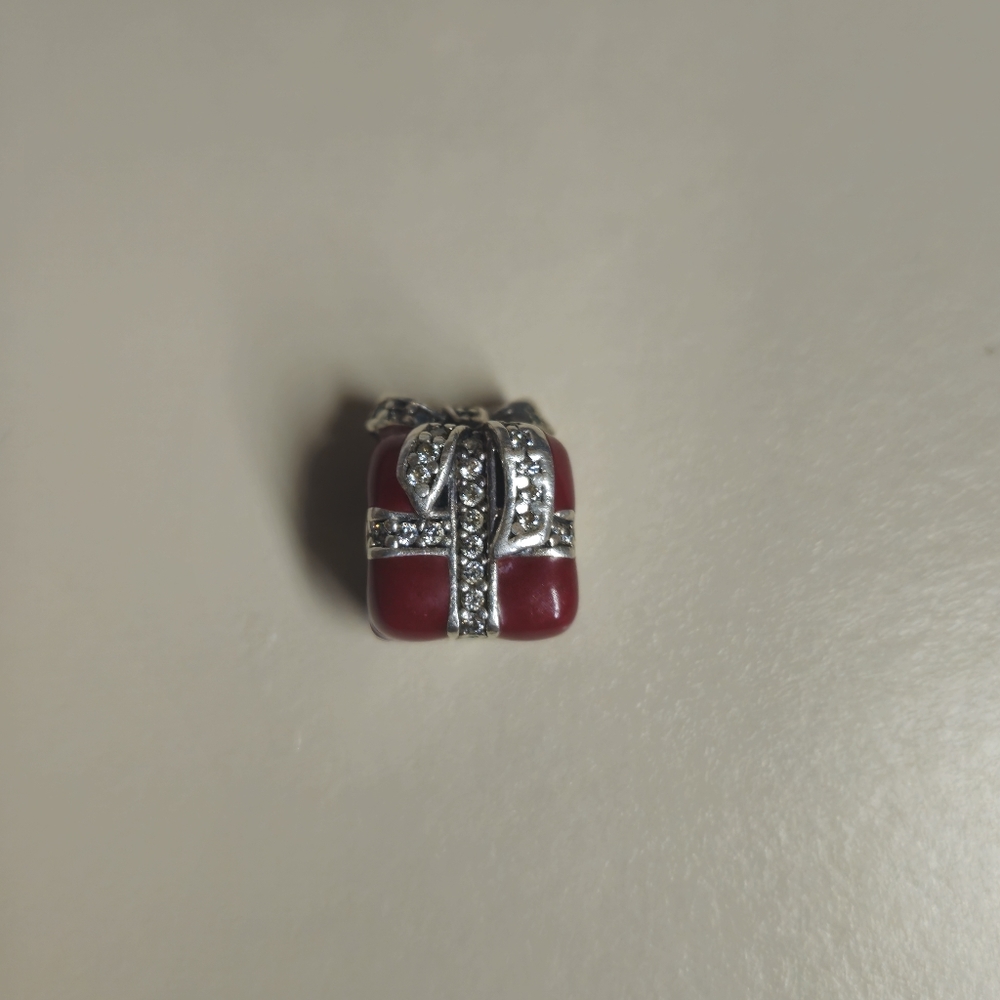 Pandora Present Charm